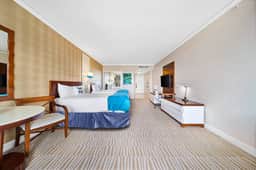 Exclusive Luxury Beach Resort Suite 𝙗𝙮 𝙎𝙏𝘼𝙔-𝙏𝙊𝘿𝘼𝙔 | Trump Sunny Isles Beach