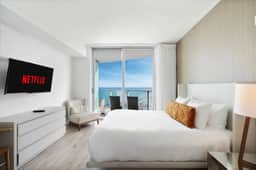 The Best Views in Town 𝙗𝙮 𝙎𝙏𝘼𝙔-𝙏𝙊𝘿𝘼𝙔 | High Floor Apartment