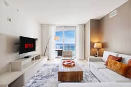 The Best Views in Town 𝙗𝙮 𝙎𝙏𝘼𝙔-𝙏𝙊𝘿𝘼𝙔 | High Floor Apartment
