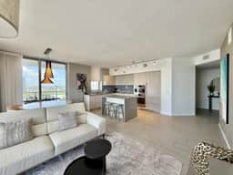 3BR Luxury Beachside Condo 𝙗𝙮 𝙎𝙏𝘼𝙔-𝙏𝙊𝘿𝘼𝙔 | Balcony & Water-Views