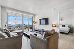 Waterfront Luxury w Ocean-view 𝙗𝙮 𝙎𝙏𝘼𝙔-𝙏𝙊𝘿𝘼𝙔 | Beachwalk Penthouse