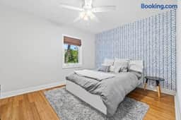 • Delray Beach Escape with Modern Style & Comfort - Two-Bedroom House - Holiday Home