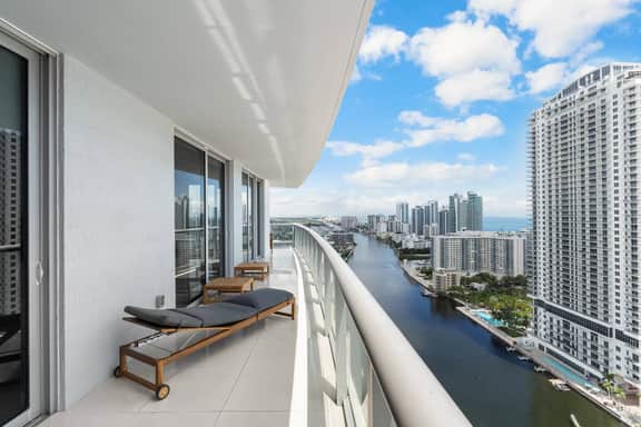 Waterfront Resort Home 𝙗𝙮 𝙎𝙏𝘼𝙔-𝙏𝙊𝘿𝘼𝙔 | Beachwalk