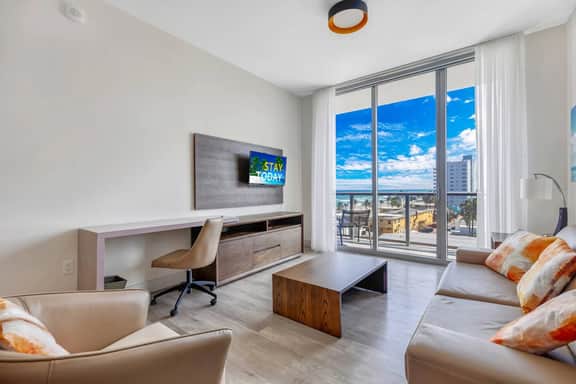 Luxury Resort with Ocean View 𝙗𝙮 𝙎𝙏𝘼𝙔-𝙏𝙊𝘿𝘼𝙔 | Hollywood