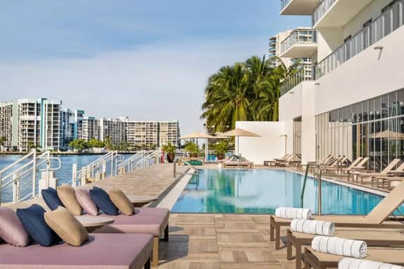Millionaire Condo 𝙗𝙮 𝙎𝙏𝘼𝙔-𝙏𝙊𝘿𝘼𝙔 | Hyde Beach House