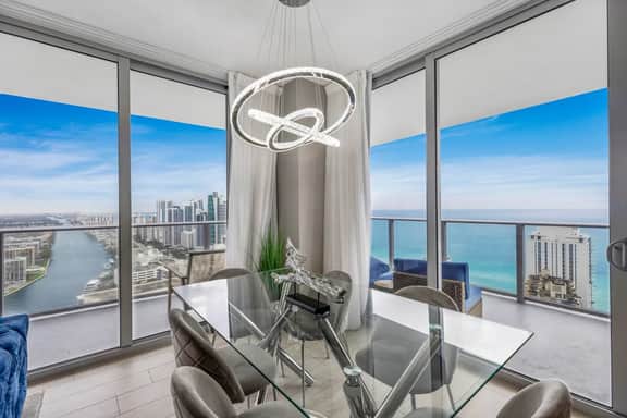 Hyde Mansion with Direct Ocean View 𝙗𝙮 𝙎𝙏𝘼𝙔-𝙏𝙊𝘿𝘼𝙔 | Hyde Beach House