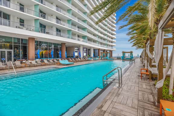 Luxury Oceanview Condo 𝙗𝙮 𝙎𝙏𝘼𝙔-𝙏𝙊𝘿𝘼𝙔 | Lyfe resort