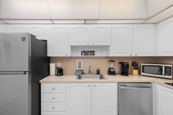 Beachfront Condo with Stunning Ocean Views 𝙗𝙮 𝙎𝙏𝘼𝙔-𝙏𝙊𝘿𝘼𝙔 | Sian Miami