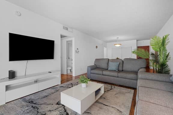 Beachfront Condo with Stunning Ocean Views 𝙗𝙮 𝙎𝙏𝘼𝙔-𝙏𝙊𝘿𝘼𝙔 | Sian Miami