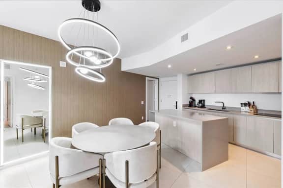 The Best Views in Town 𝙗𝙮 𝙎𝙏𝘼𝙔-𝙏𝙊𝘿𝘼𝙔 | High Floor Apartment