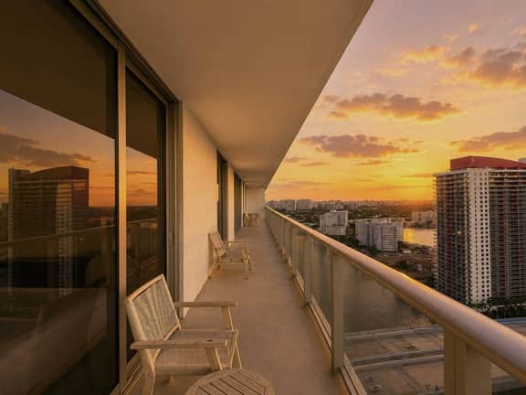 Panoramic Luxury Getaway by StayToday