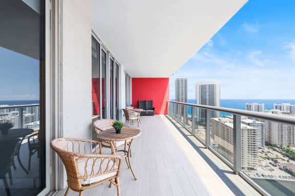 Waterfront Luxury w Ocean-view 𝙗𝙮 𝙎𝙏𝘼𝙔-𝙏𝙊𝘿𝘼𝙔 | Beachwalk Penthouse