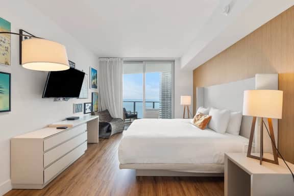 Luxury Miami Retreat with Ocean View  𝙗𝙮 𝙎𝙏𝘼𝙔-𝙏𝙊𝘿𝘼𝙔 | Lyfe Resort