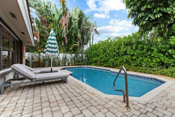 Florida Tropical Escape 𝙗𝙮 𝙎𝙏𝘼𝙔-𝙏𝙊𝘿𝘼𝙔 | Lucky Villa