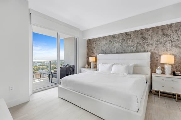 Millionaire Condo 𝙗𝙮 𝙎𝙏𝘼𝙔-𝙏𝙊𝘿𝘼𝙔 | Hyde Beach House