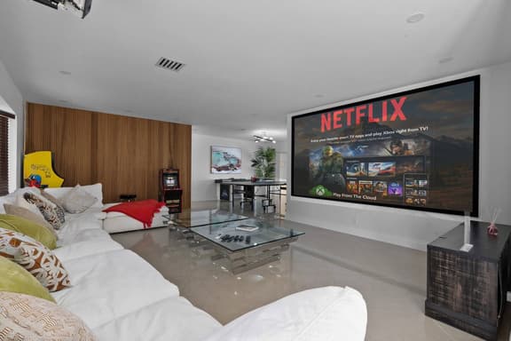Spacious Modern Home w/ Pool & Sauna 𝙗𝙮 𝙎𝙏𝘼𝙔-𝙏𝙊𝘿𝘼𝙔 | Adams Mansion