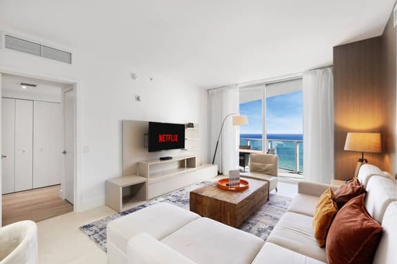 The Best Views in Town 𝙗𝙮 𝙎𝙏𝘼𝙔-𝙏𝙊𝘿𝘼𝙔 | High Floor Apartment
