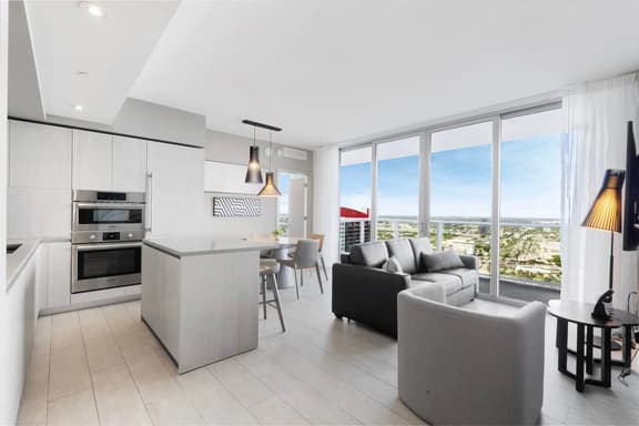 Elegant Getaway  𝙗𝙮 𝙎𝙏𝘼𝙔-𝙏𝙊𝘿𝘼𝙔 |  Hyde Beach House