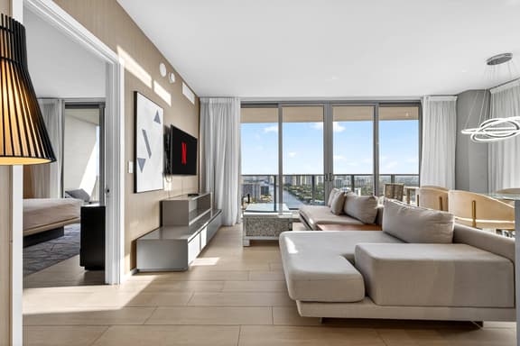 Waterfront Luxury Resort 𝙗𝙮 𝙎𝙏𝘼𝙔-𝙏𝙊𝘿𝘼𝙔 | Hyde Beach House