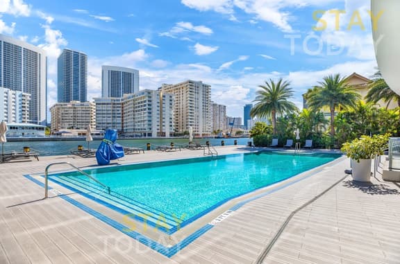 Oceanside Escape VIP-Tower 𝙗𝙮 𝙎𝙏𝘼𝙔-𝙏𝙊𝘿𝘼𝙔 | Beachwalk Resort - Image 1